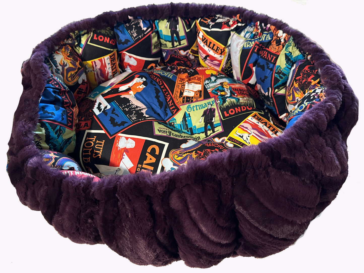 Monster Tours Nest Bed