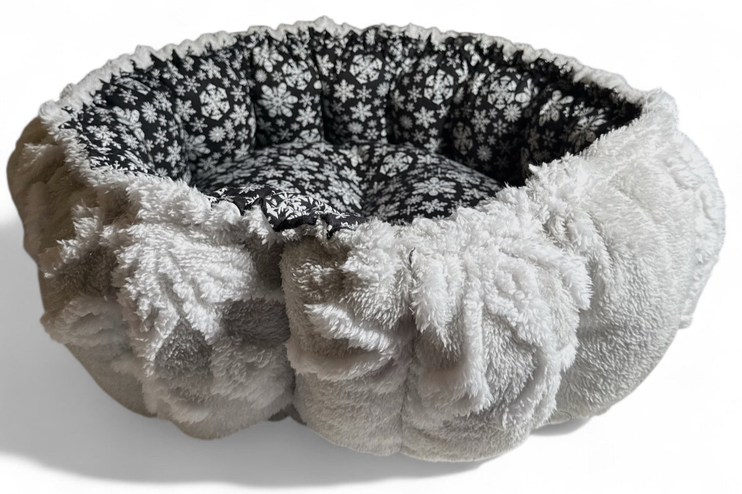 Skull Snowflakes Nest Bed