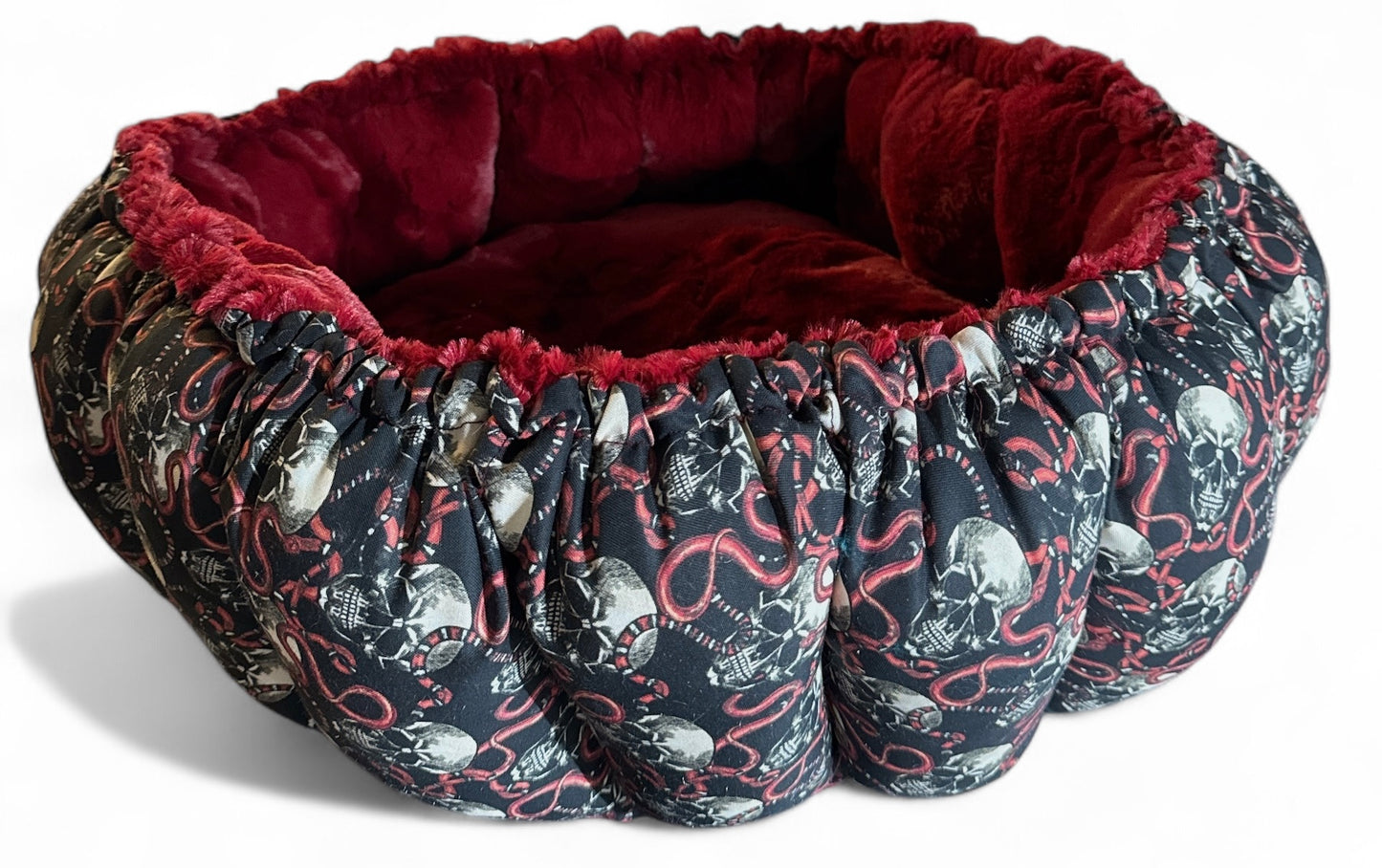 Snake Skulls Nest Bed