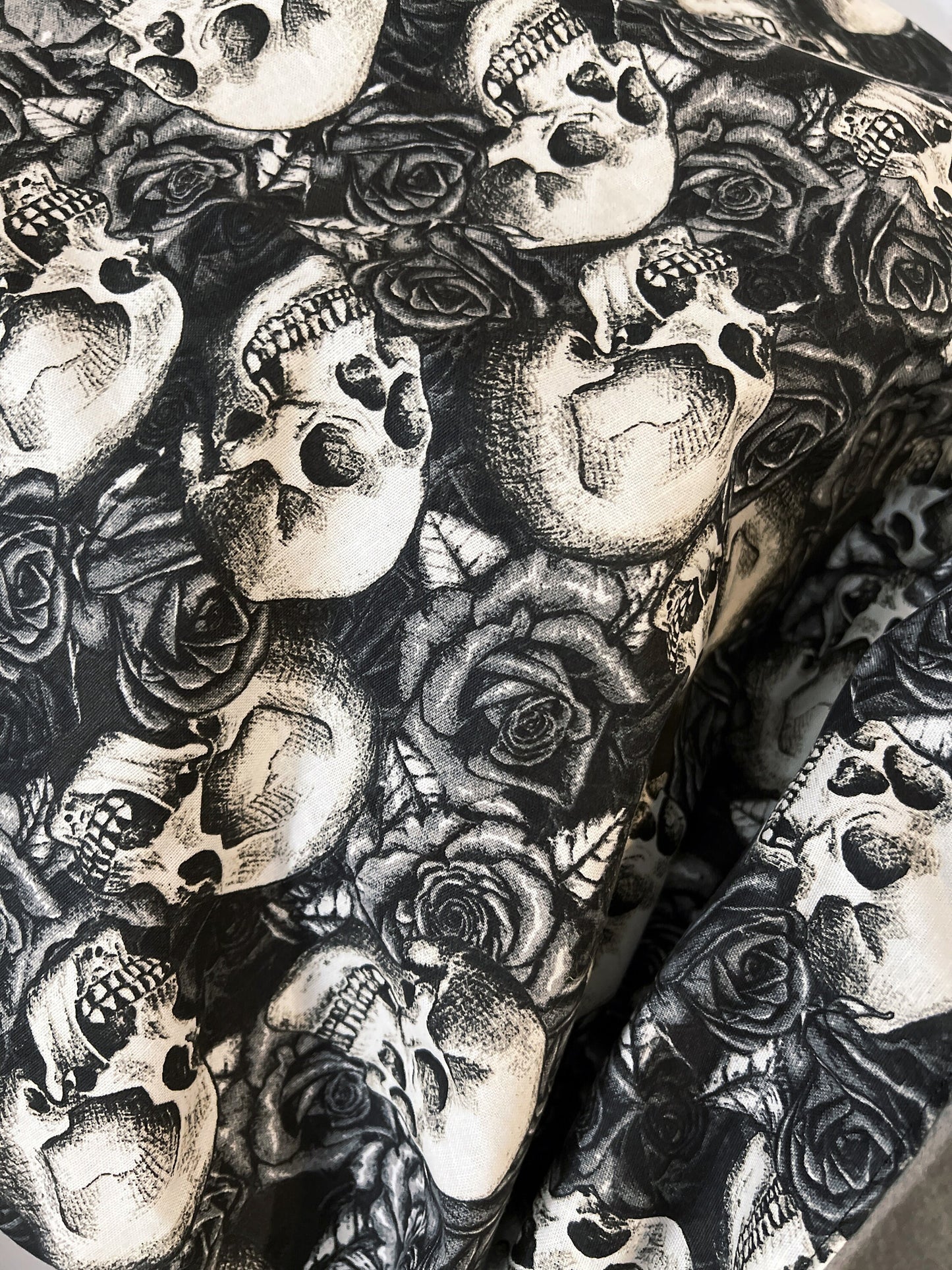 Skulls N Roses Large Nest Bed