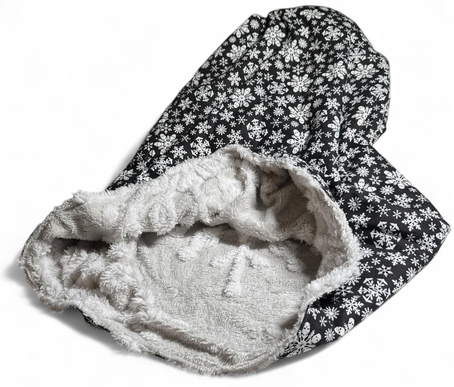 Skull Snowflakes Snuggle Sack Bed