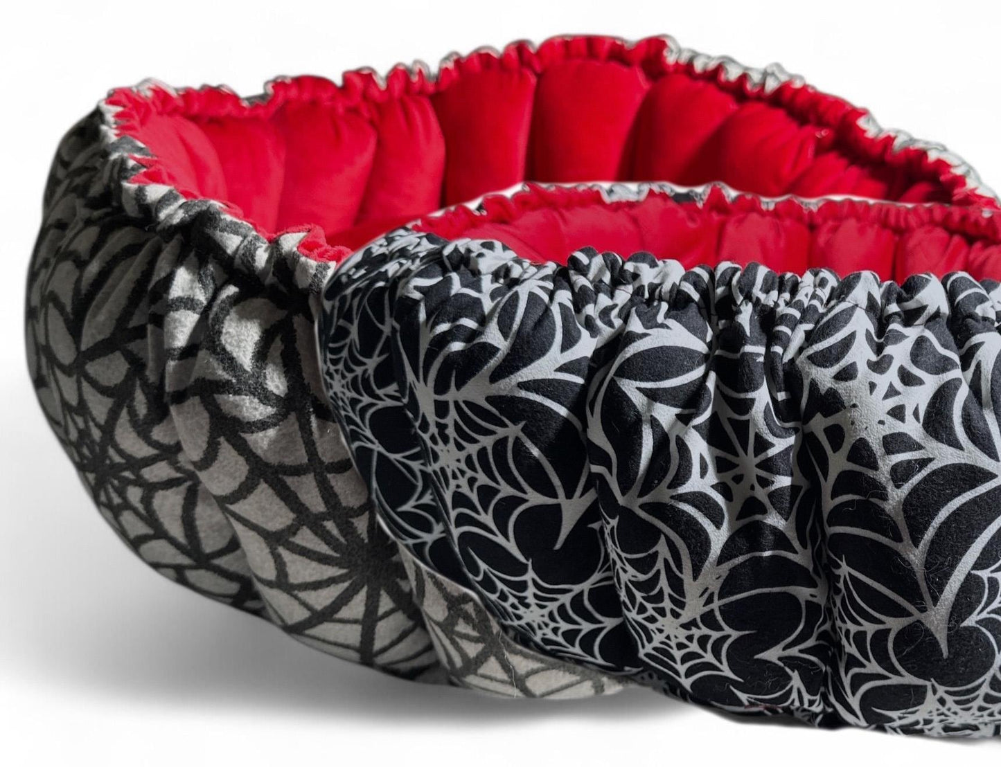 Web Noir Nest Bed