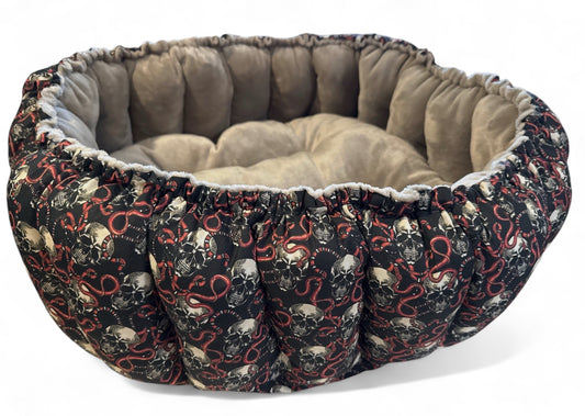 Snake Skulls Large Nest Bed