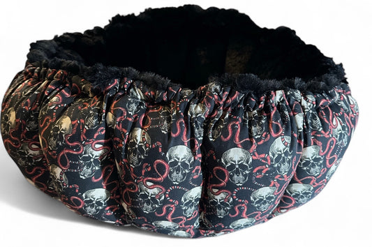 Snake Skulls Nest Bed