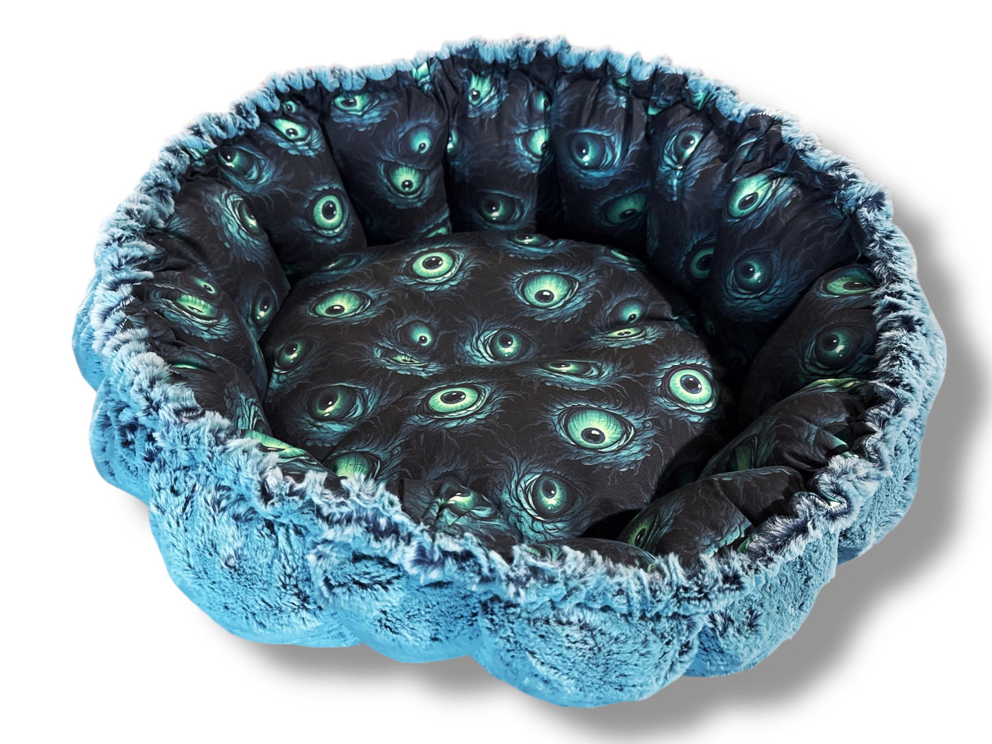Eye See You Nest Bed