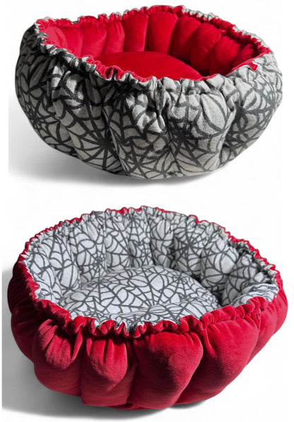 Web Noir Nest Bed