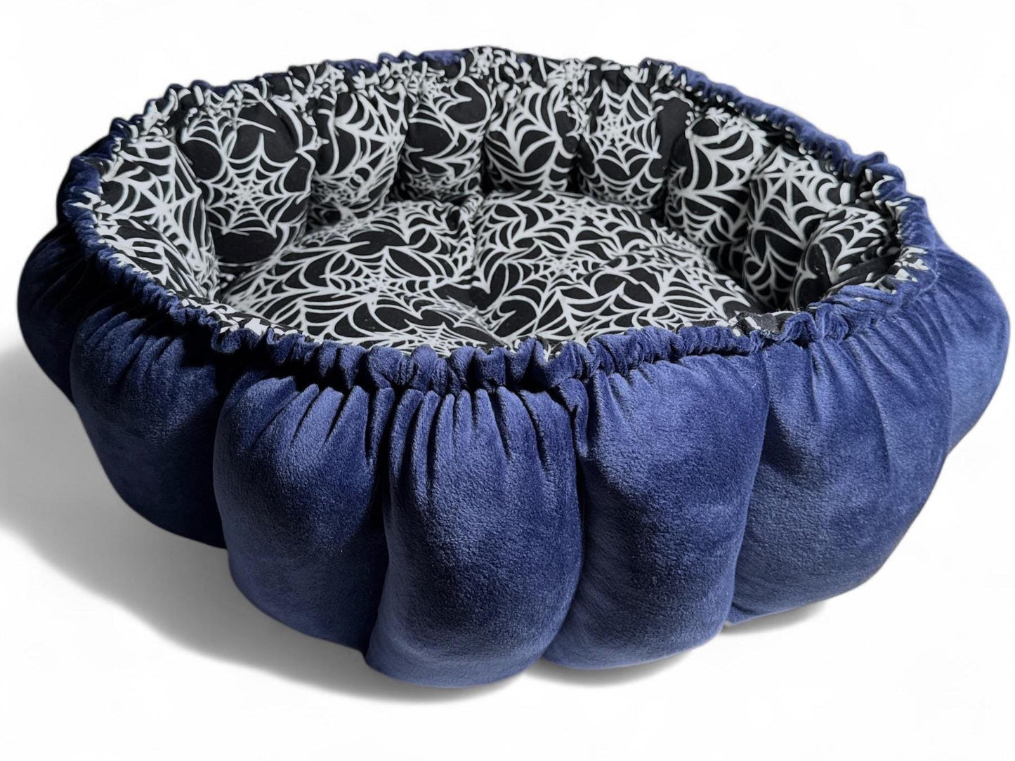 Web Noir Nest Bed