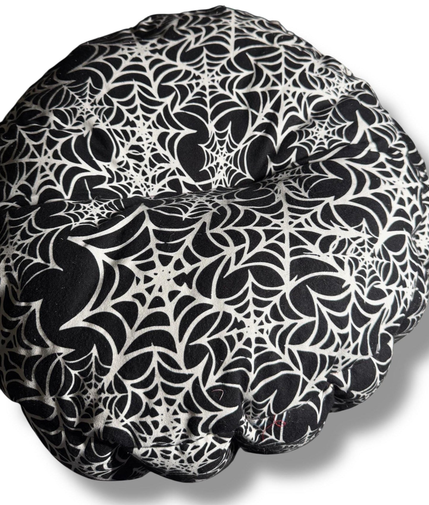 Web Noir Nest Bed